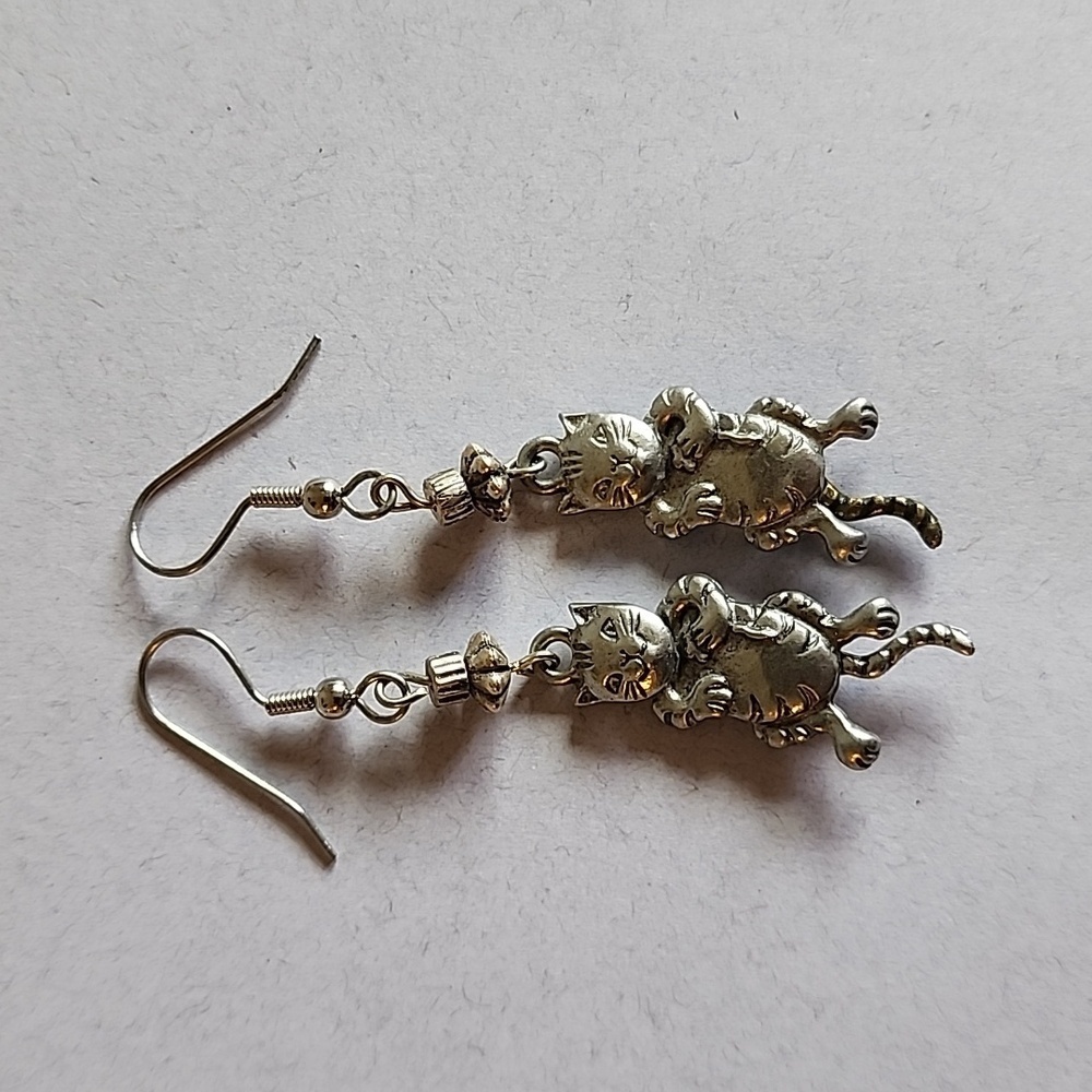 Pewter Kitty Cat Dangle Articulated Earrings w/Movable Heads and Tails